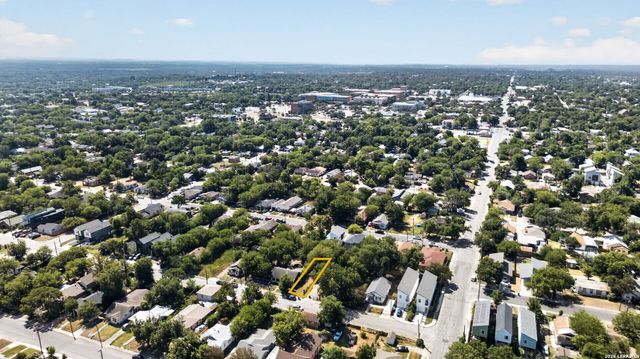 1818 E Crockett St, San Antonio, TX 78202