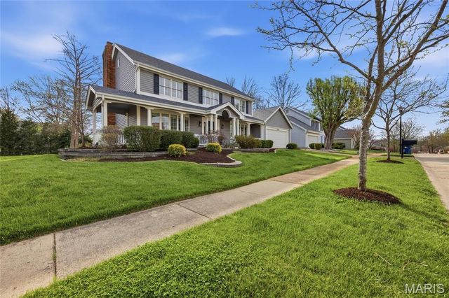 15852 Cedarmill Drive, Chesterfield, MO 63017