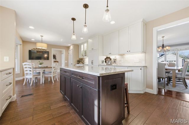 15852 Cedarmill Drive, Chesterfield, MO 63017