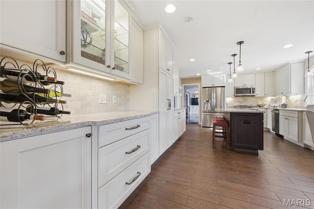 15852 Cedarmill Drive, Chesterfield, MO 63017