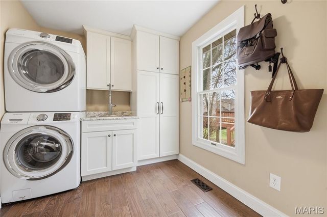 15852 Cedarmill Drive, Chesterfield, MO 63017