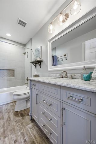 15852 Cedarmill Drive, Chesterfield, MO 63017