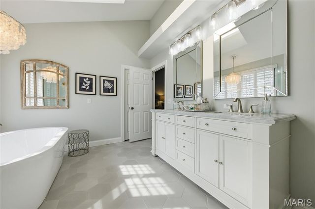 15852 Cedarmill Drive, Chesterfield, MO 63017