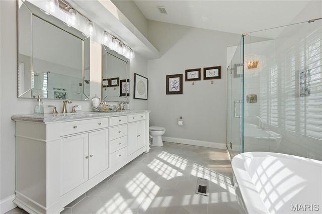 15852 Cedarmill Drive, Chesterfield, MO 63017