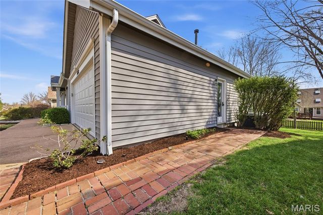 15852 Cedarmill Drive, Chesterfield, MO 63017