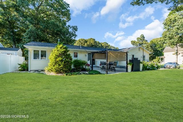 322 Riverside Drive, Berkeley, NJ 08721