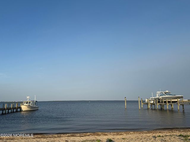 322 Riverside Drive, Berkeley, NJ 08721