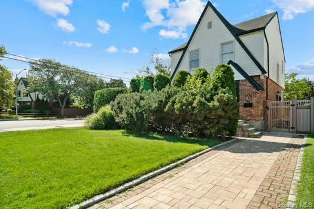 169-56 24 Avenue, Whitestone, NY 11357