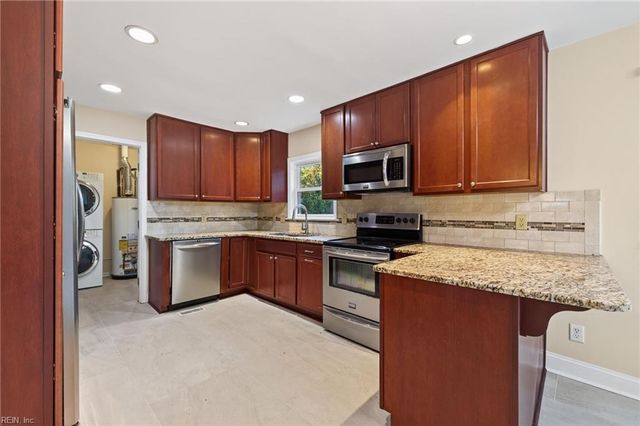 716 Oxford DR, Virginia Beach, VA 23452