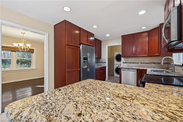 716 Oxford DR, Virginia Beach, VA 23452