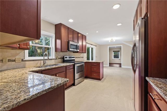 716 Oxford DR, Virginia Beach, VA 23452