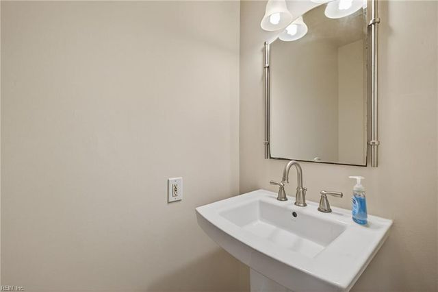 716 Oxford DR, Virginia Beach, VA 23452