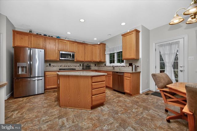 9102 TRAVENER CIR, Frederick, MD 21704