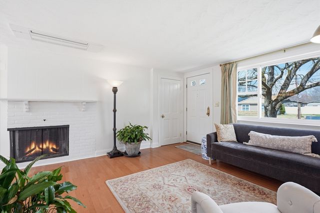 19 Brookfield Circle, Framingham, MA 01701