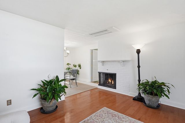 19 Brookfield Circle, Framingham, MA 01701