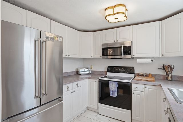 19 Brookfield Circle, Framingham, MA 01701