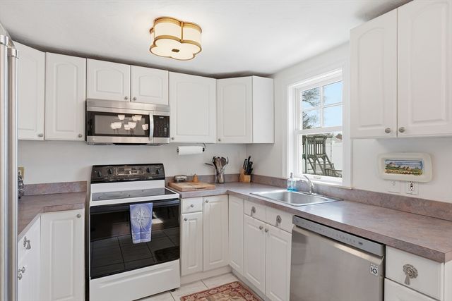 19 Brookfield Circle, Framingham, MA 01701