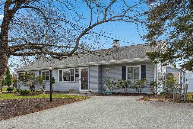 19 Brookfield Circle, Framingham, MA 01701