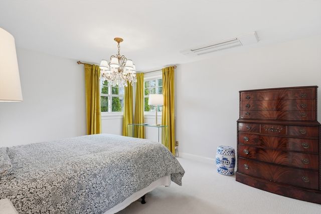 19 Brookfield Circle, Framingham, MA 01701