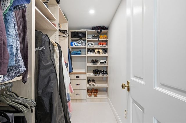 19 Brookfield Circle, Framingham, MA 01701