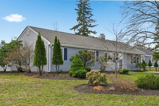 19 Brookfield Circle, Framingham, MA 01701