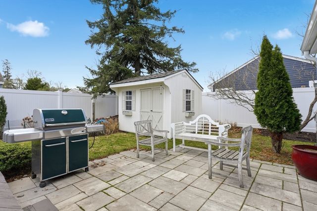 19 Brookfield Circle, Framingham, MA 01701