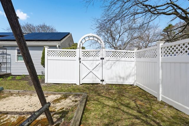 19 Brookfield Circle, Framingham, MA 01701