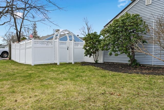 19 Brookfield Circle, Framingham, MA 01701