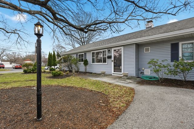 19 Brookfield Circle, Framingham, MA 01701