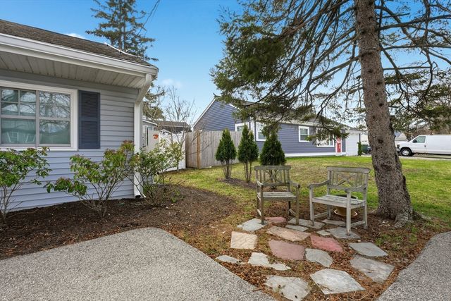 19 Brookfield Circle, Framingham, MA 01701