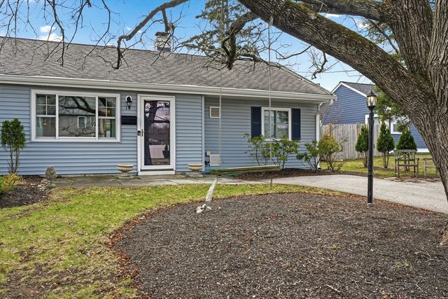 19 Brookfield Circle, Framingham, MA 01701