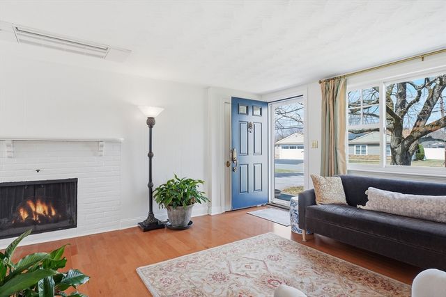 19 Brookfield Circle, Framingham, MA 01701