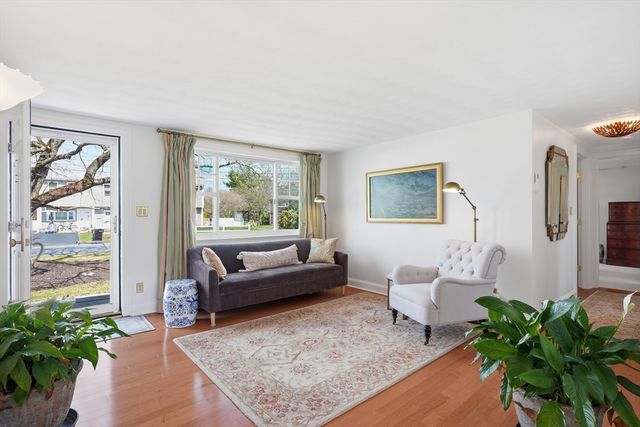 19 Brookfield Circle, Framingham, MA 01701