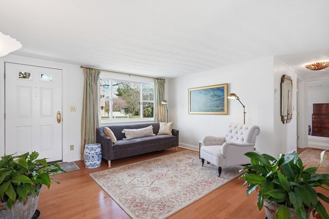 19 Brookfield Circle, Framingham, MA 01701