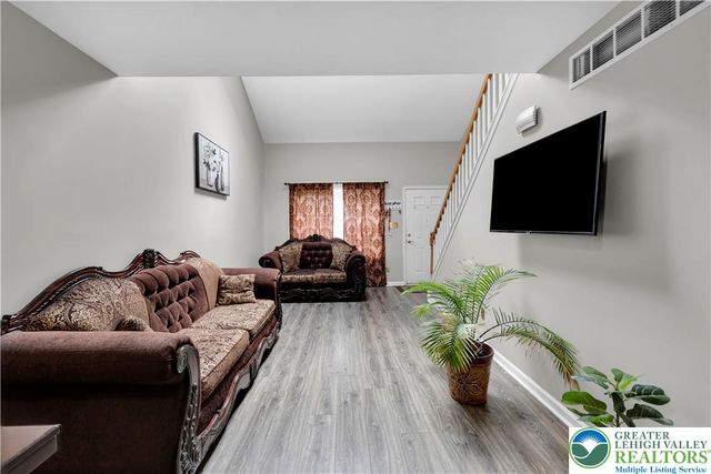 553 Wild Mint Lane, Upper Macungie Twp, PA 18104