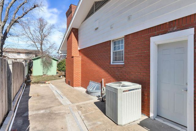 6618 E 10th St, Wichita, KS 67206