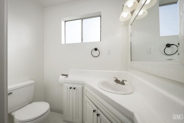 117 E Belle Avenue, Bakersfield, CA 93308