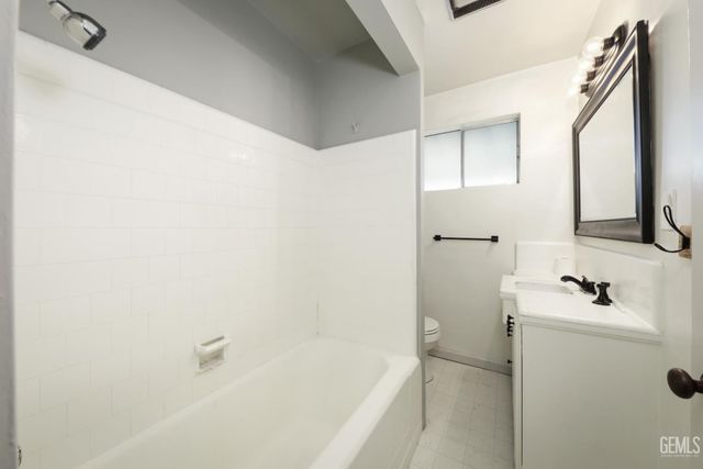 117 E Belle Avenue, Bakersfield, CA 93308