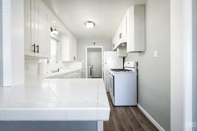 117 E Belle Avenue, Bakersfield, CA 93308