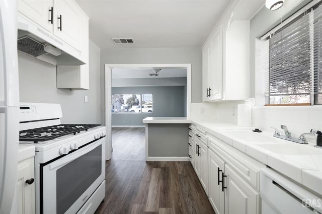 117 E Belle Avenue, Bakersfield, CA 93308