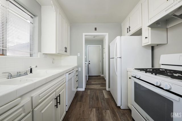 117 E Belle Avenue, Bakersfield, CA 93308