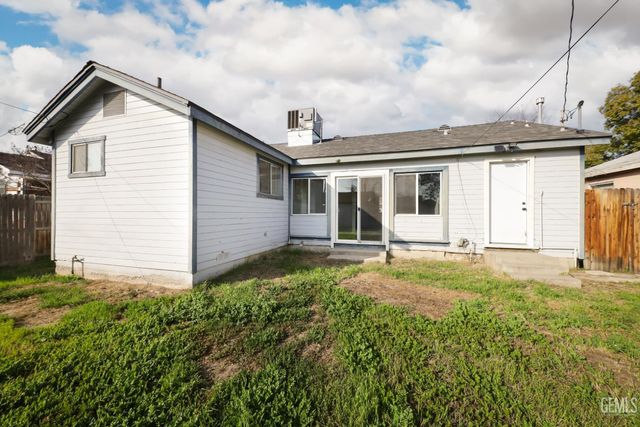 117 E Belle Avenue, Bakersfield, CA 93308