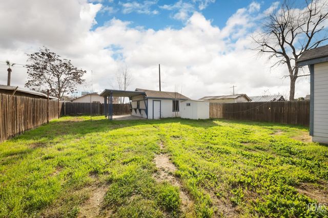 117 E Belle Avenue, Bakersfield, CA 93308