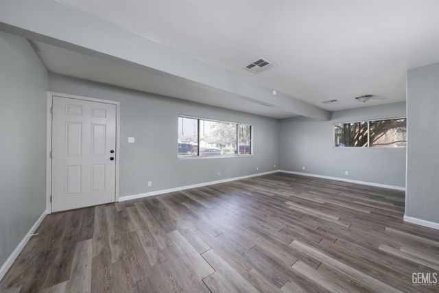 117 E Belle Avenue, Bakersfield, CA 93308