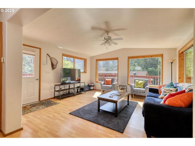19921 WHALESHEAD Rd B8, Brookings, OR 97415