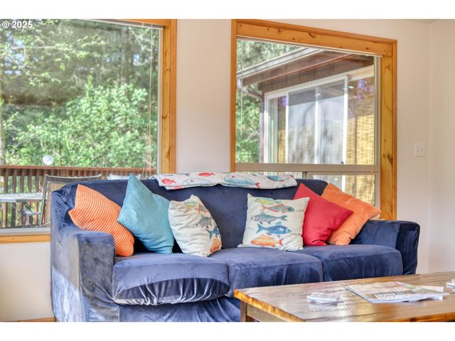 19921 WHALESHEAD Rd B8, Brookings, OR 97415