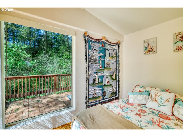 19921 WHALESHEAD Rd B8, Brookings, OR 97415