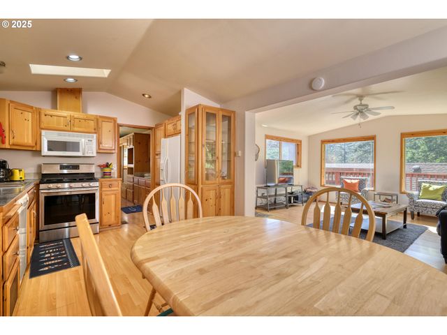 19921 WHALESHEAD Rd B8, Brookings, OR 97415