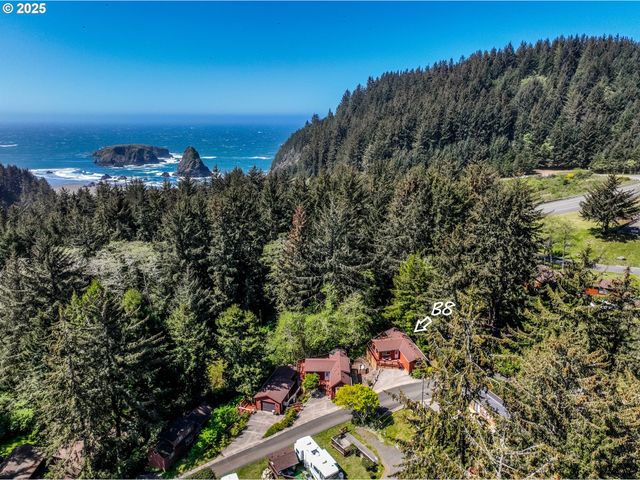 19921 WHALESHEAD Rd B8, Brookings, OR 97415
