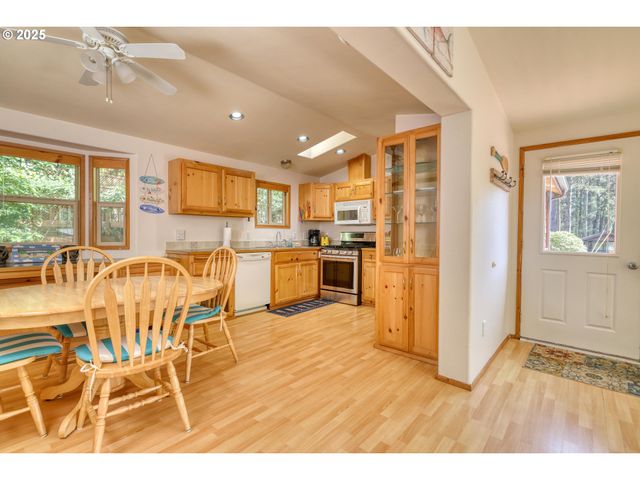 19921 WHALESHEAD Rd B8, Brookings, OR 97415